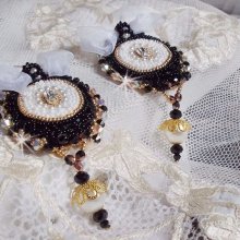 BO Black Sacred Haute-Couture broderet med vintage sorte blonder, Swarovski-krystaller, facetter og frøperler